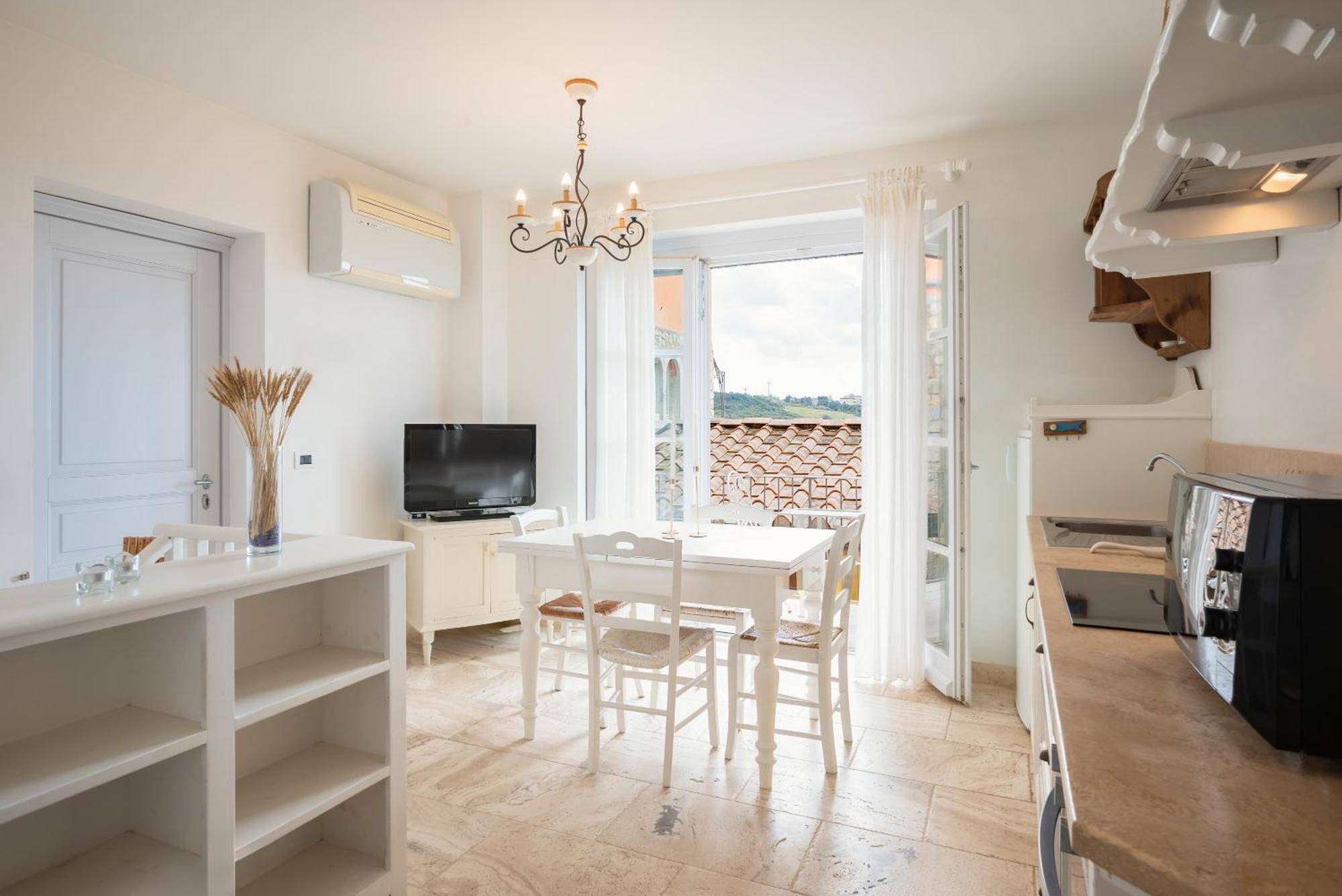 Castel Del Mare Apartment *